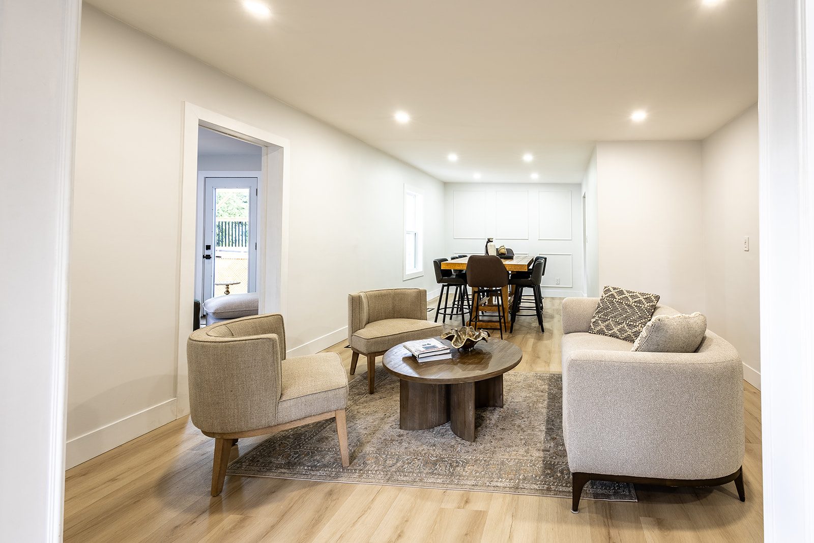 Second living area near dining table