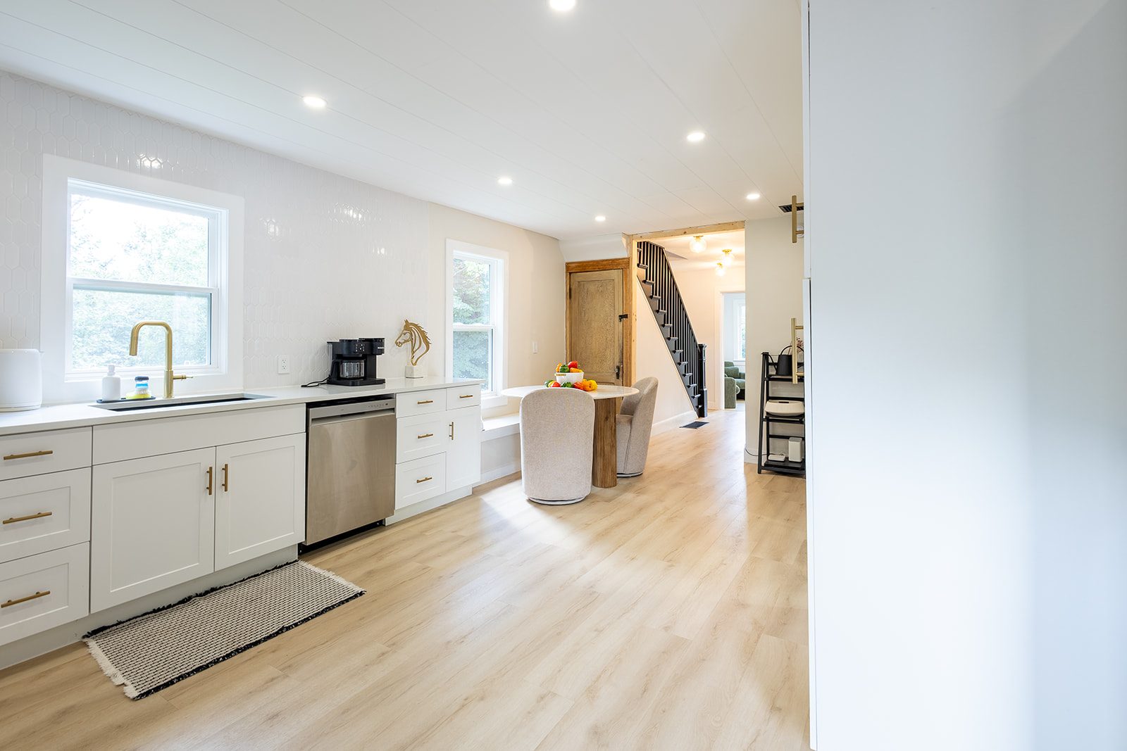 Kitchen sink and counter