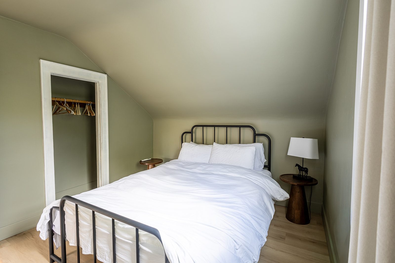 Green guest bedroom